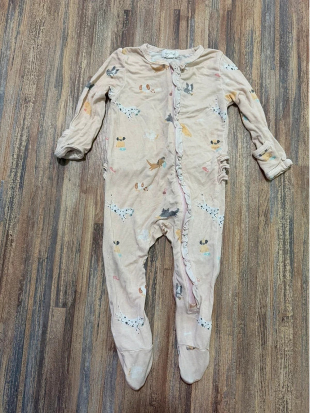 Angel dear ruffle butt footie size 6-9m